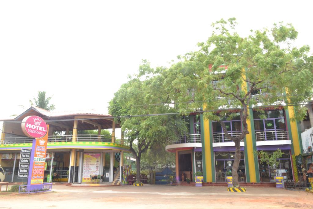 Old Mahawasala Hotel Bambaragaleyaya Bagian luar foto